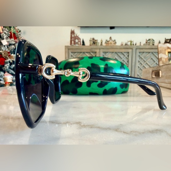 GUCCI Square Black Frame Grey Lenses & ICONIC Gucci Horsebit Hardware. AUTHENTIC - Picture 11 of 17